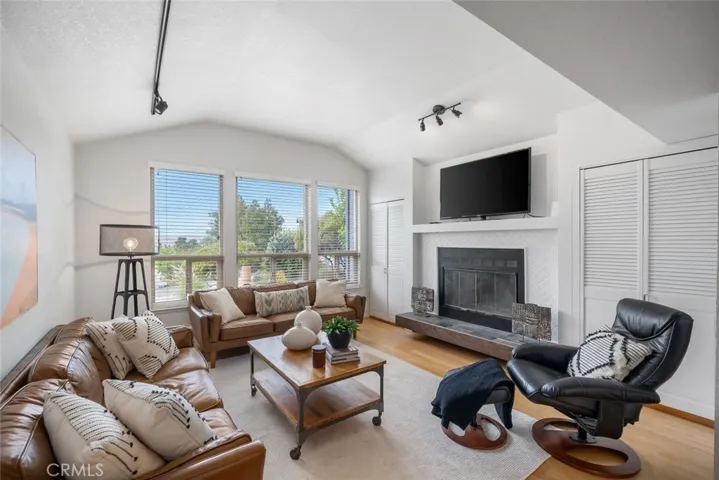 1683 Knoll, San Luis Obispo, California 93401