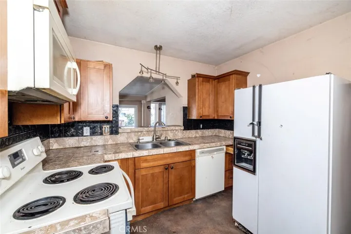 12631 Shoreview, Clearlake Oaks, California 95423