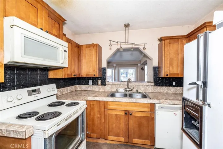 12631 Shoreview, Clearlake Oaks, California 95423
