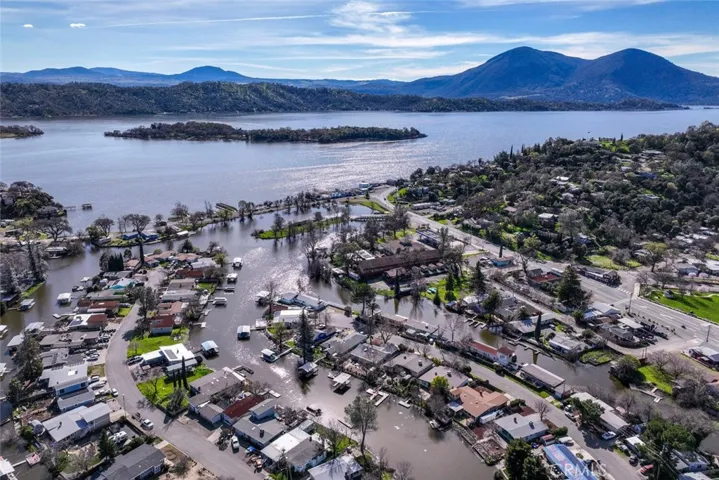 12631 Shoreview, Clearlake Oaks, California 95423