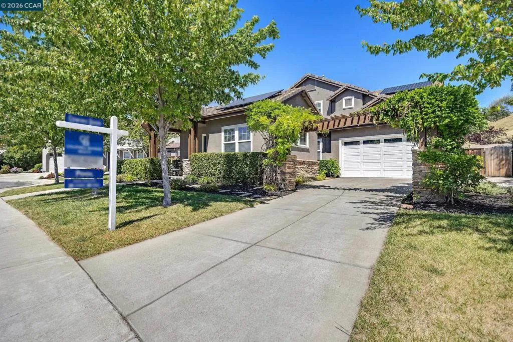 Plenty of driveway space