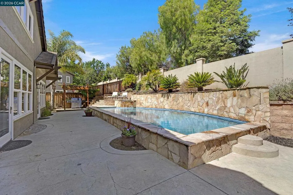 Resort Style Yard