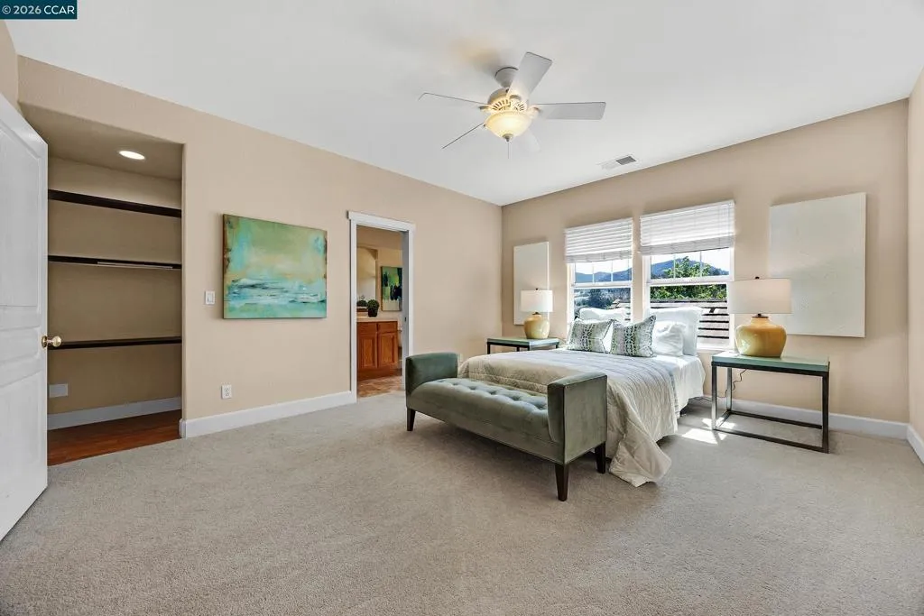 Large Bedroom or office/bonus room