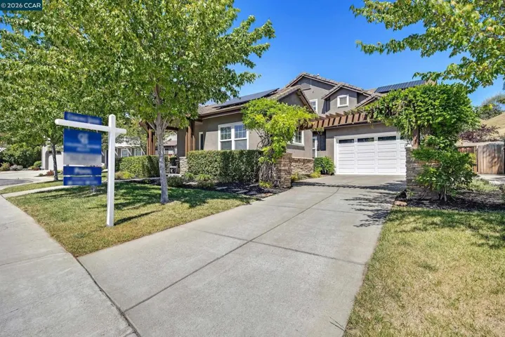 Plenty of driveway space