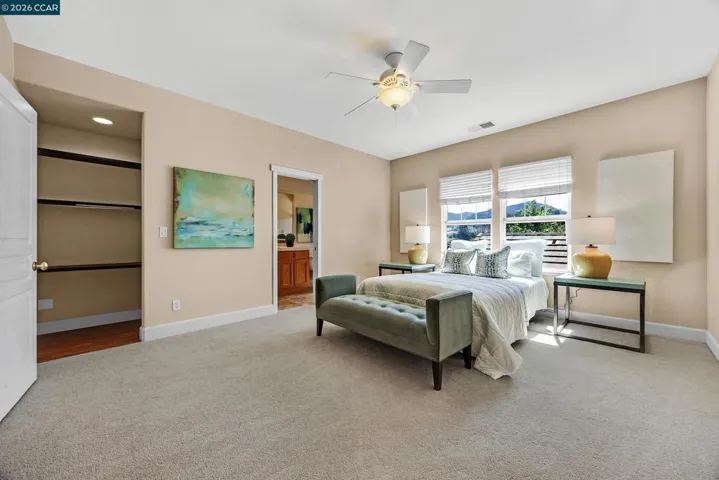 Large Bedroom or office/bonus room