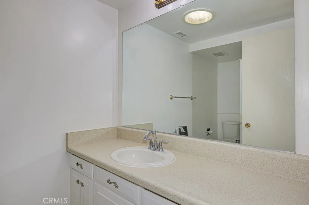 Guest bathroom.