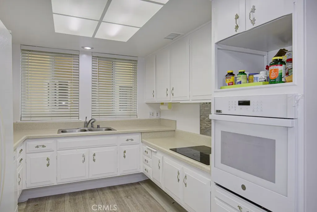 Another view of the kitchen.