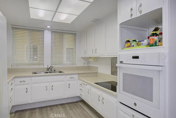 Another view of the kitchen.
