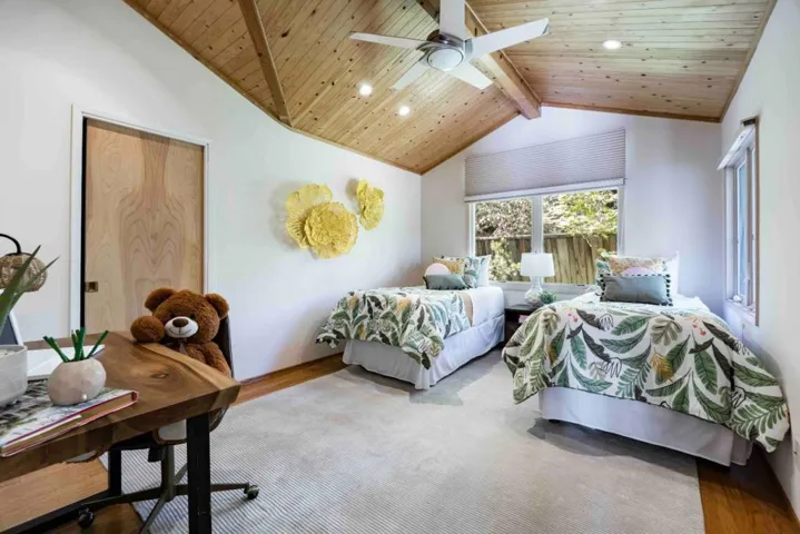 425 Claremont Way, Menlo Park, California 94025