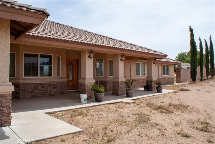 8465 Cedar Court, Phelan, California 92371