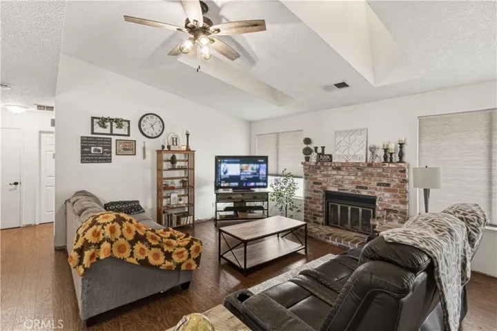1418 Nut Tree, Livingston, California 95334
