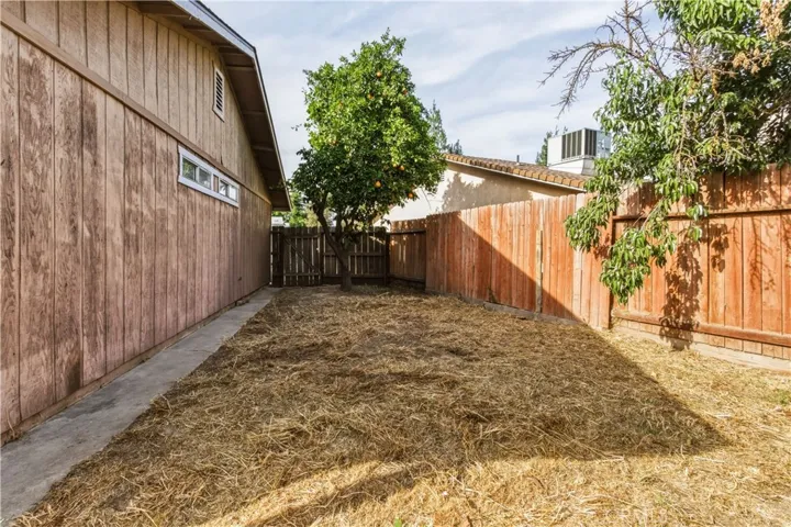 1418 Nut Tree, Livingston, California 95334