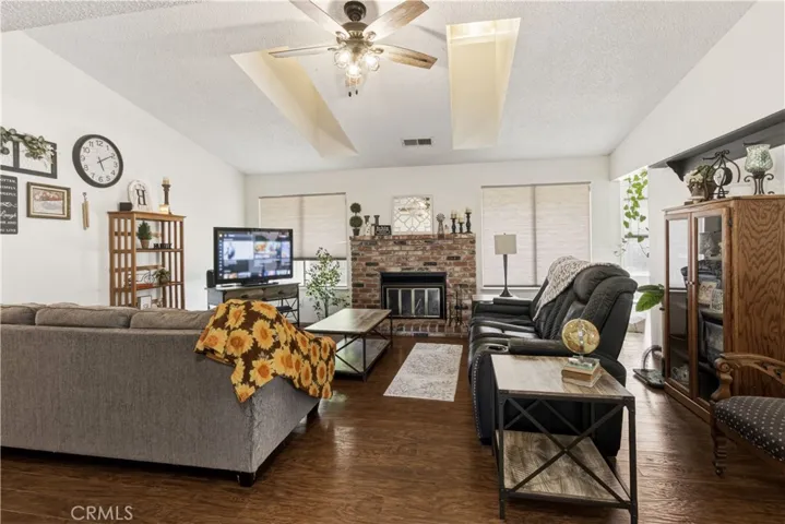 1418 Nut Tree, Livingston, California 95334