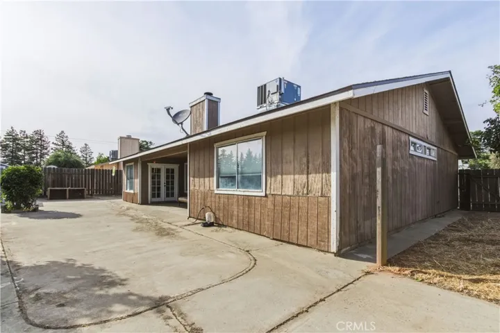 1418 Nut Tree, Livingston, California 95334