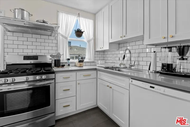 Second Unit - Kitchen