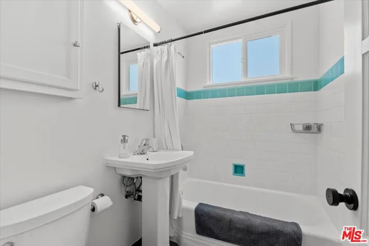 Second Unit - Bathroom 1
