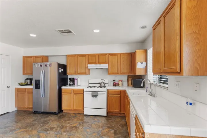 16029 White Mountain, Victorville, California 92394