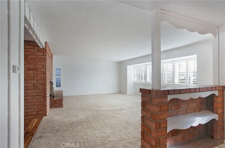entry looking to living room