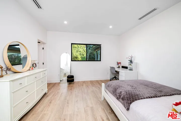 17150 Vintage Street, Northridge, California 91325