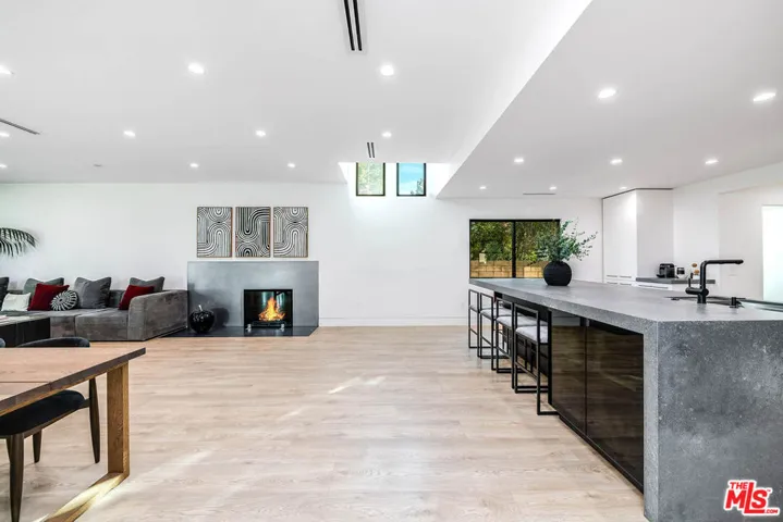 17150 Vintage Street, Northridge, California 91325