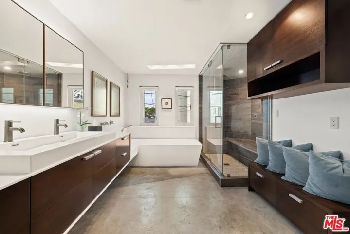 24 Eastwind Street 2, Marina Del Rey, California 90292
