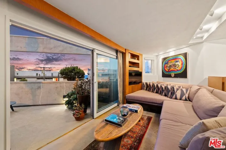 24 Eastwind Street 2, Marina Del Rey, California 90292