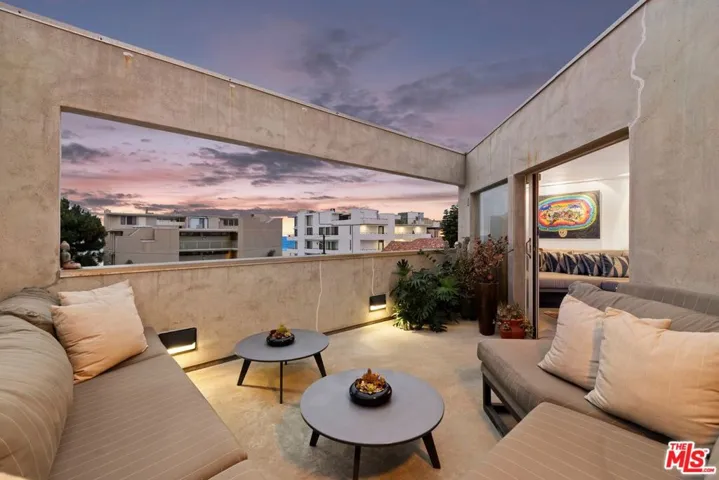 24 Eastwind Street 2, Marina Del Rey, California 90292