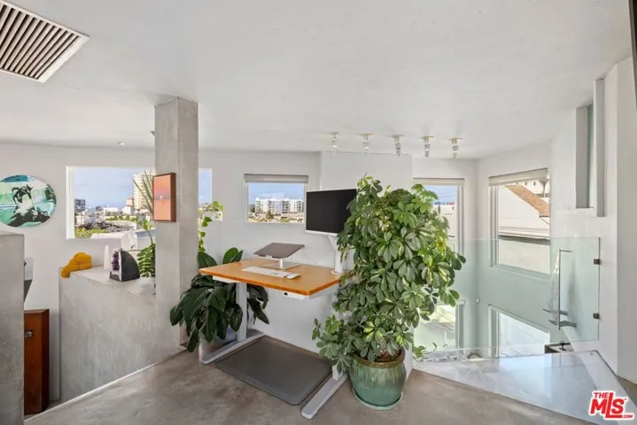 24 Eastwind Street 2, Marina Del Rey, California 90292