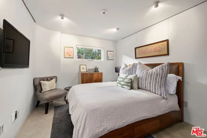 24 Eastwind Street 2, Marina Del Rey, California 90292