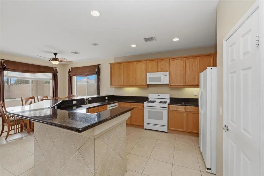 16-Kitchen