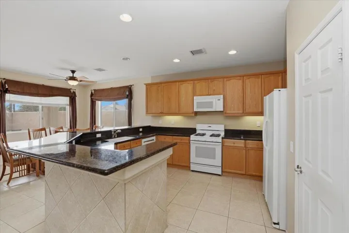 16-Kitchen