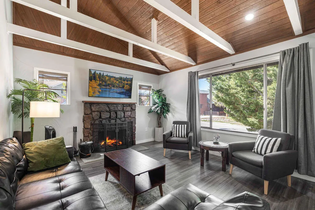 Livingroom1-
