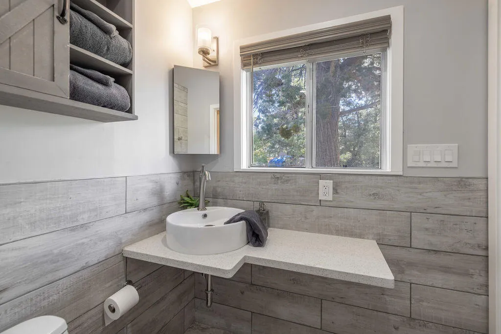 1stBathroom2-