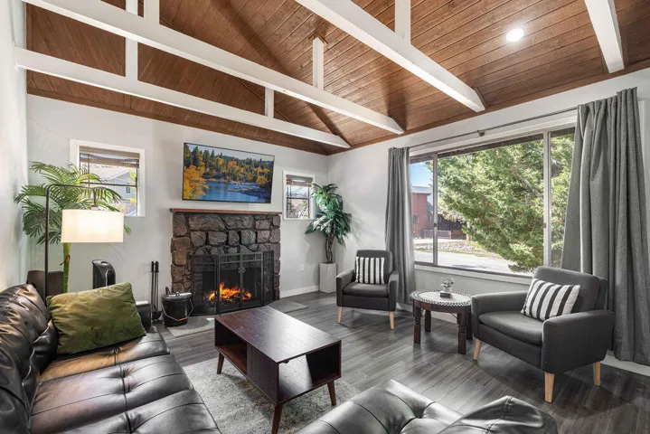 Livingroom1-