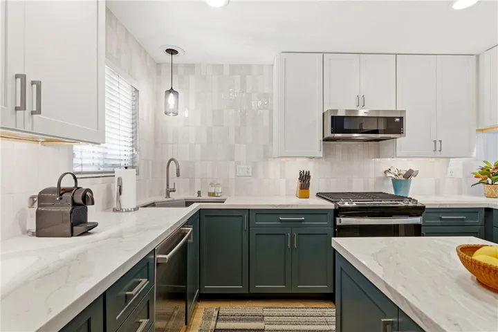 223 14th Street, Huntington Beach, California 92648
