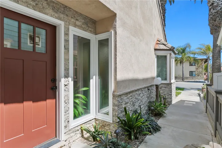 223 14th Street, Huntington Beach, California 92648