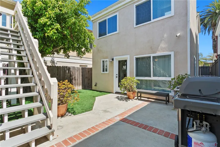 223 14th Street, Huntington Beach, California 92648