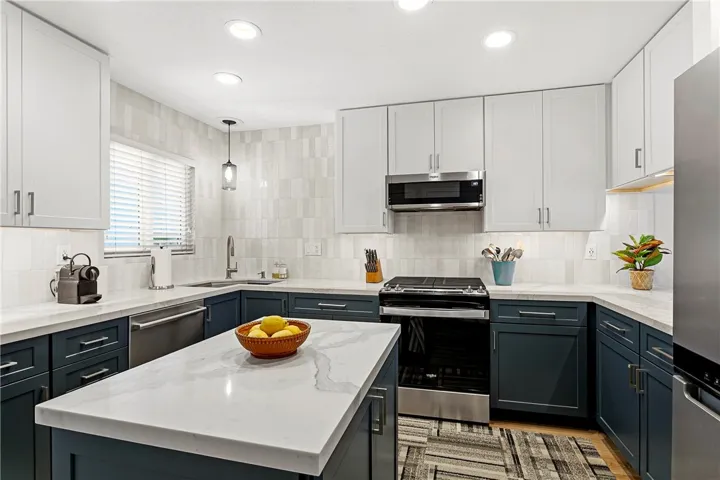223 14th Street, Huntington Beach, California 92648