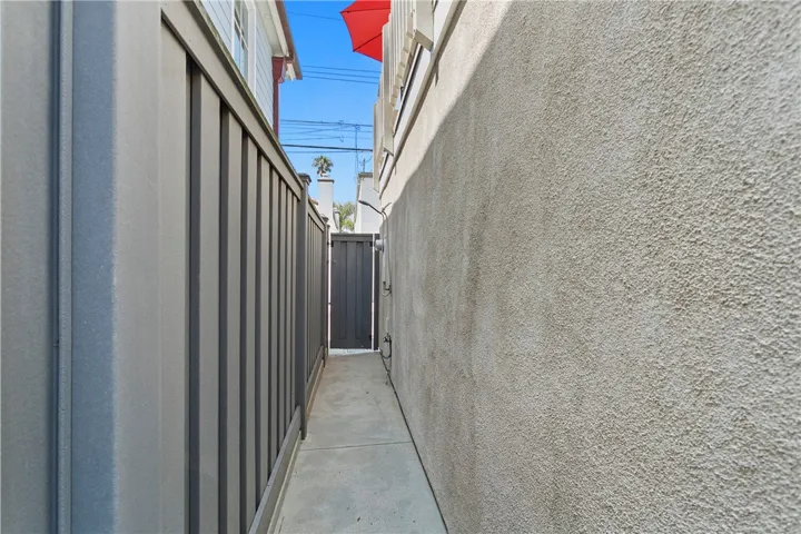 223 14th Street, Huntington Beach, California 92648