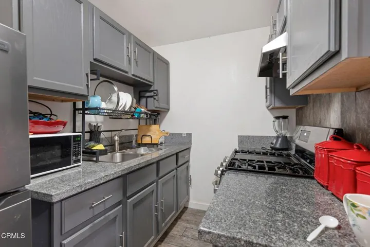 08-Unit #2-Kitchen (1)