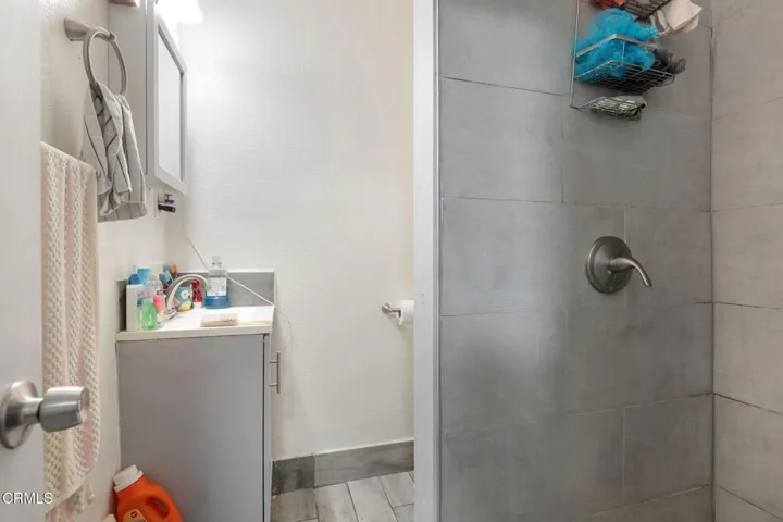 30-Unit #8-Bathroom