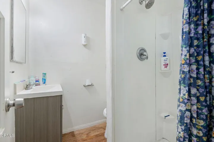 15-Unit #4-Bathroom