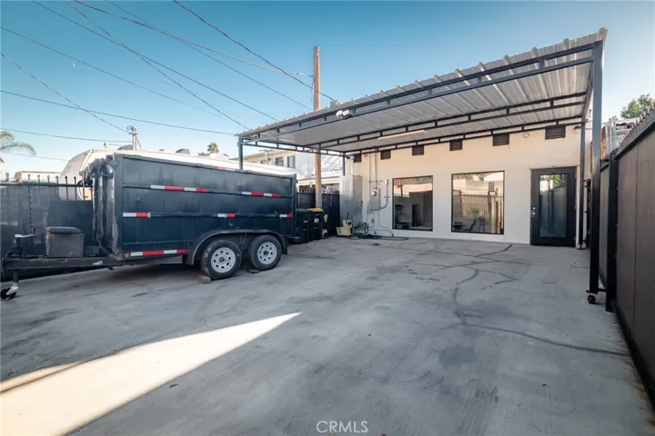 5655 Beverly parking