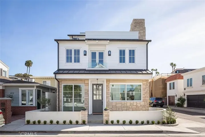 Welcome to 400 40th on Newport Island