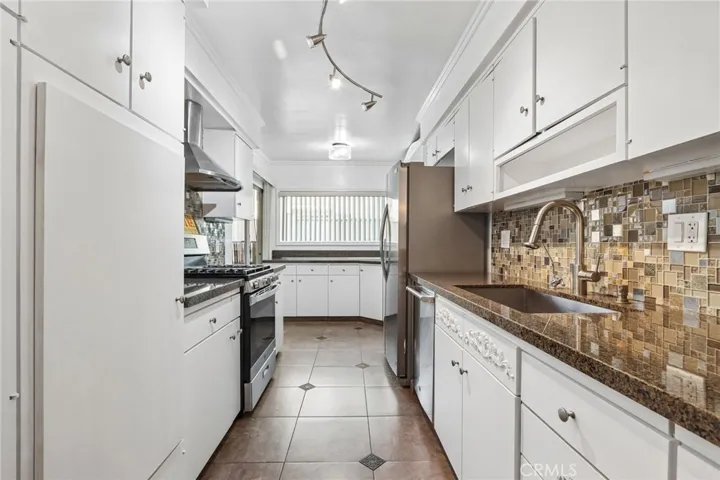 6225 Coldwater Canyon Avenue 102, North Hollywood, California 91606