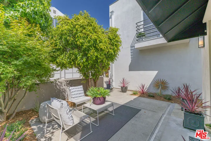 2348 Ewing Street, Los Angeles, California 90039