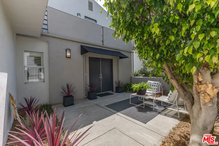 2348 Ewing Street, Los Angeles, California 90039