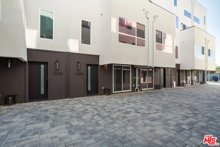 11218 W Lyon Lane 12, North Hollywood, California 91606