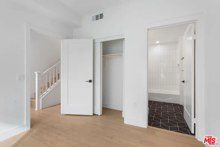 11218 W Lyon Lane 12, North Hollywood, California 91606