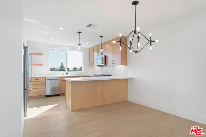 11218 W Lyon Lane 12, North Hollywood, California 91606